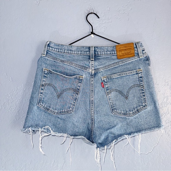 Levis Ribcage Distressed Jeans Shorts Size 30 - Picture 2 of 6